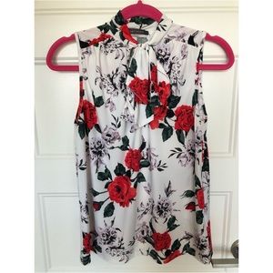 💜 2/$25 Rose Print Sleeveless Top NWOT Suzy Shier